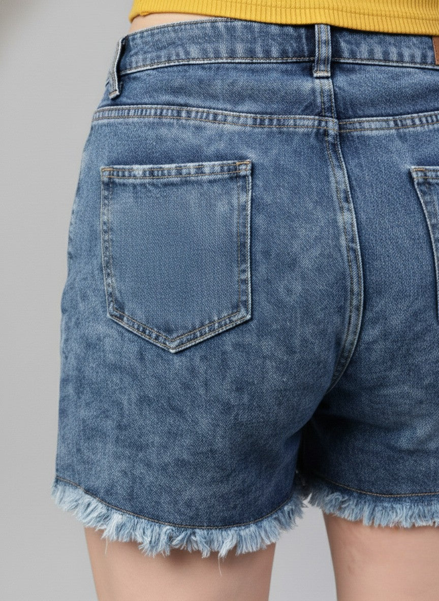 Women Blue Washed Loose Fit Mid-Rise Denim Shorts